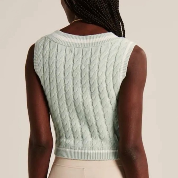 Abercrombie & Fitch Cropped Sweater Vest - Picture 5 of 6